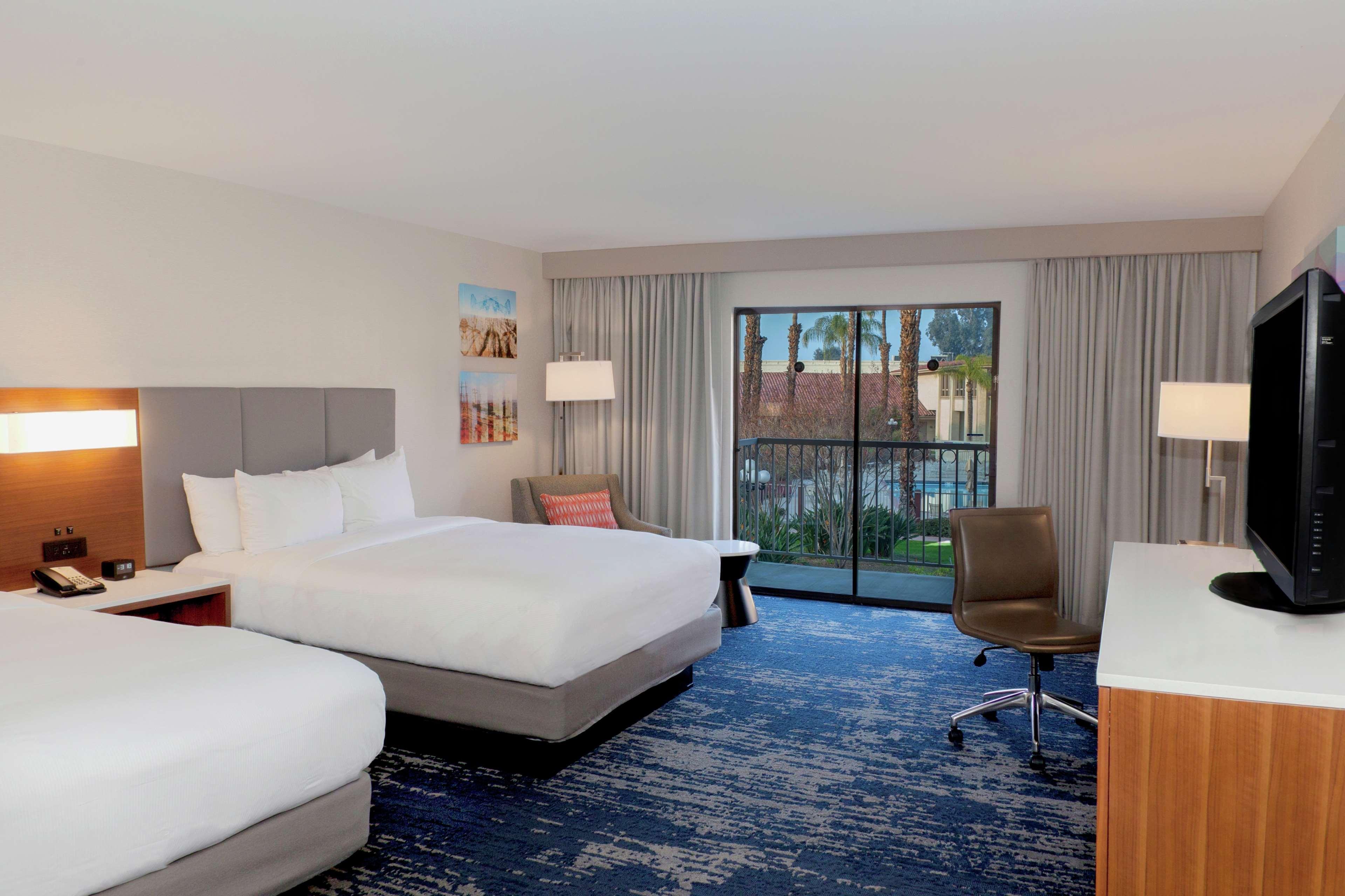 Hotel Doubletree By Hilton Bakersfield Exterior foto