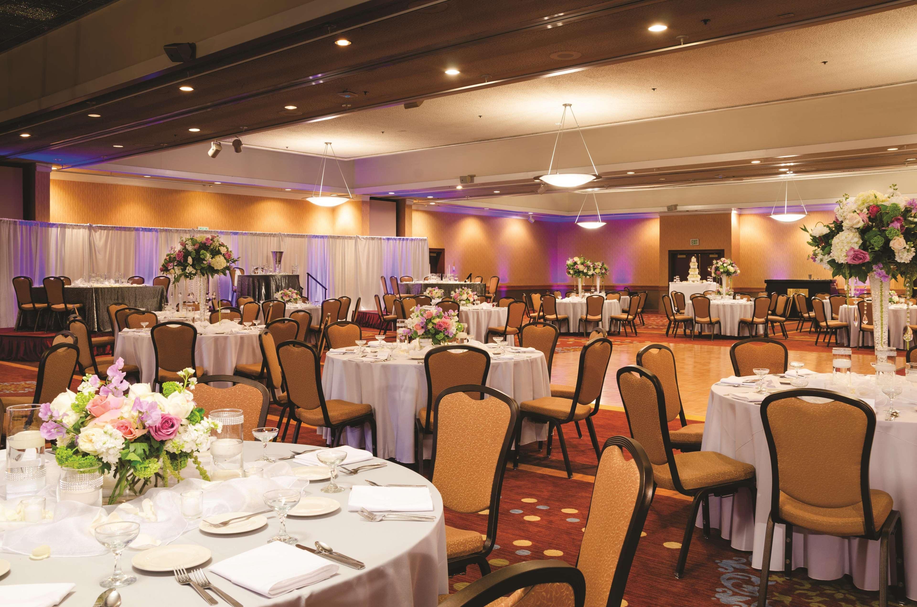 Hotel Doubletree By Hilton Bakersfield Facilidades foto