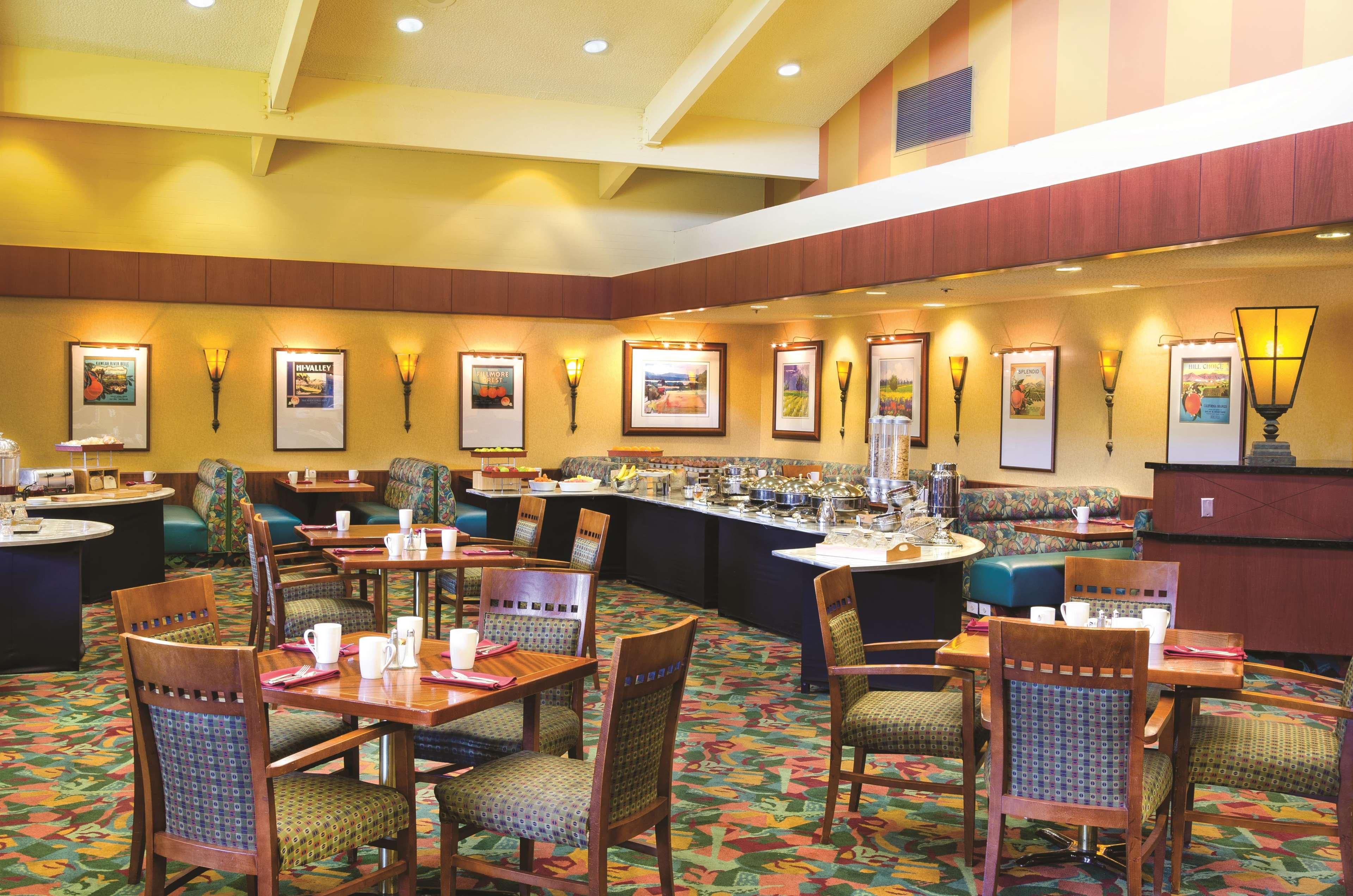 Hotel Doubletree By Hilton Bakersfield Exterior foto