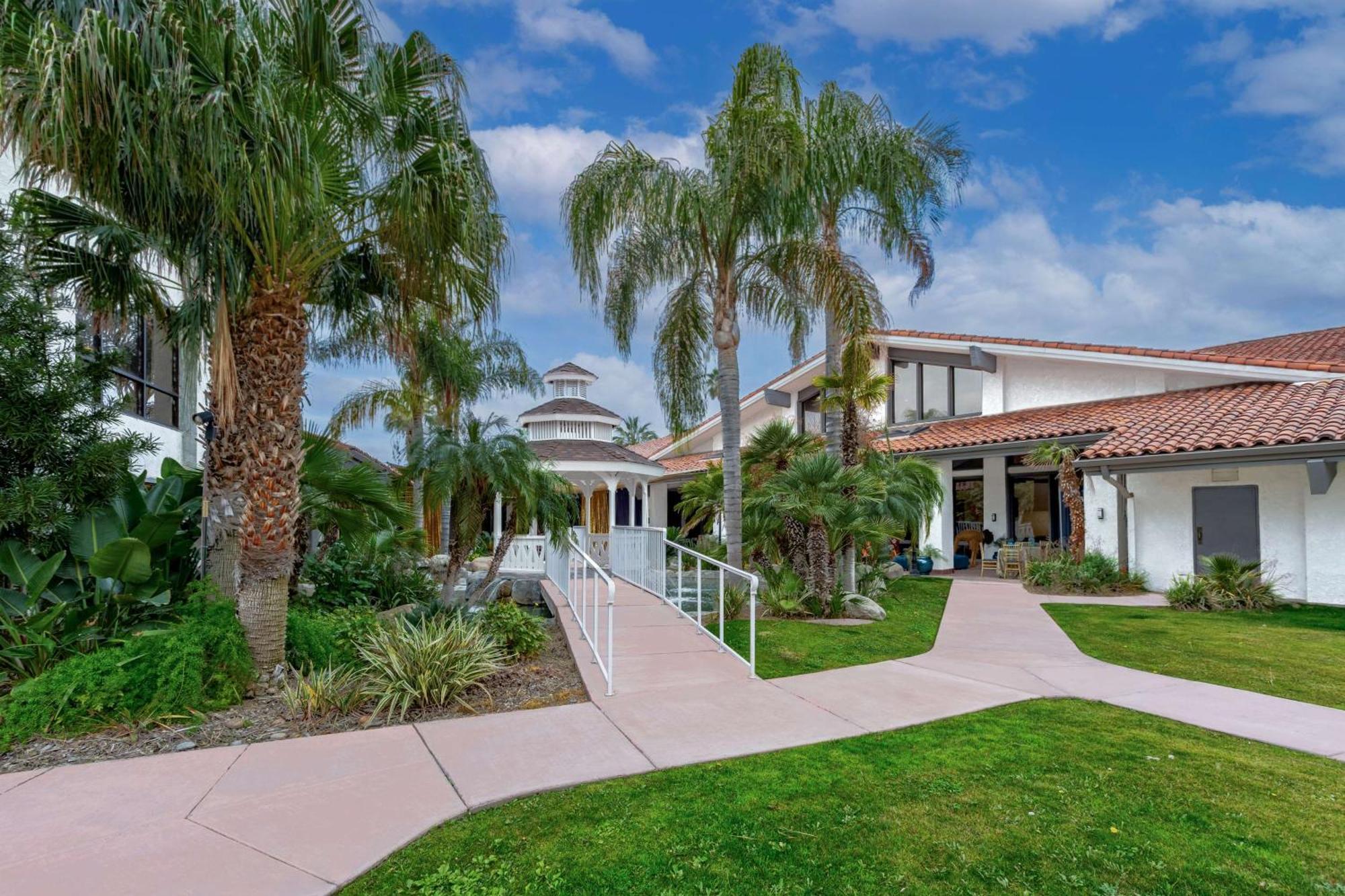 Hotel Doubletree By Hilton Bakersfield Exterior foto