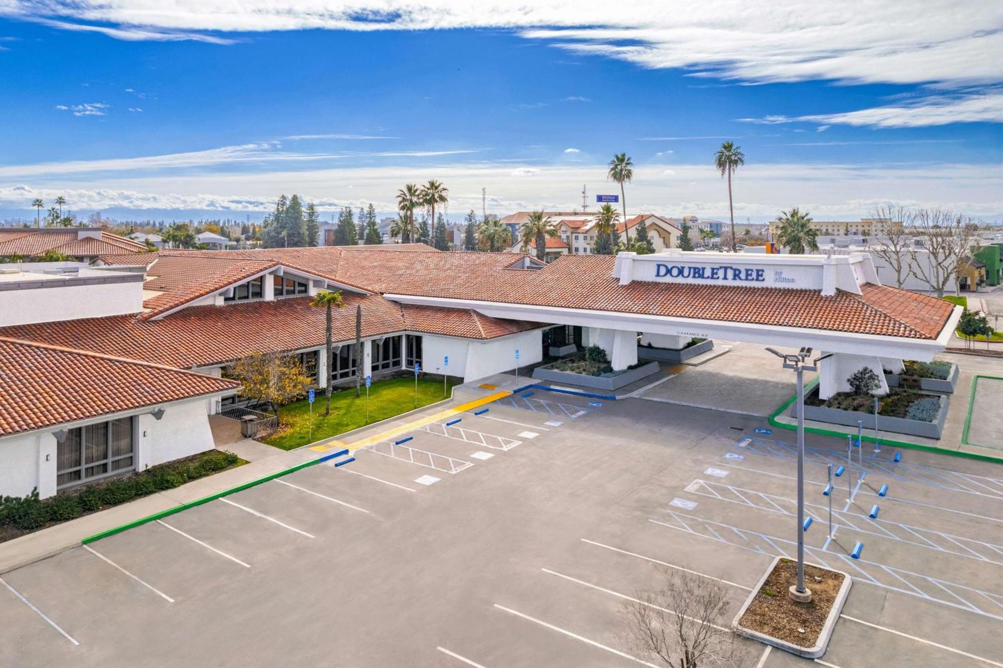 Hotel Doubletree By Hilton Bakersfield Exterior foto