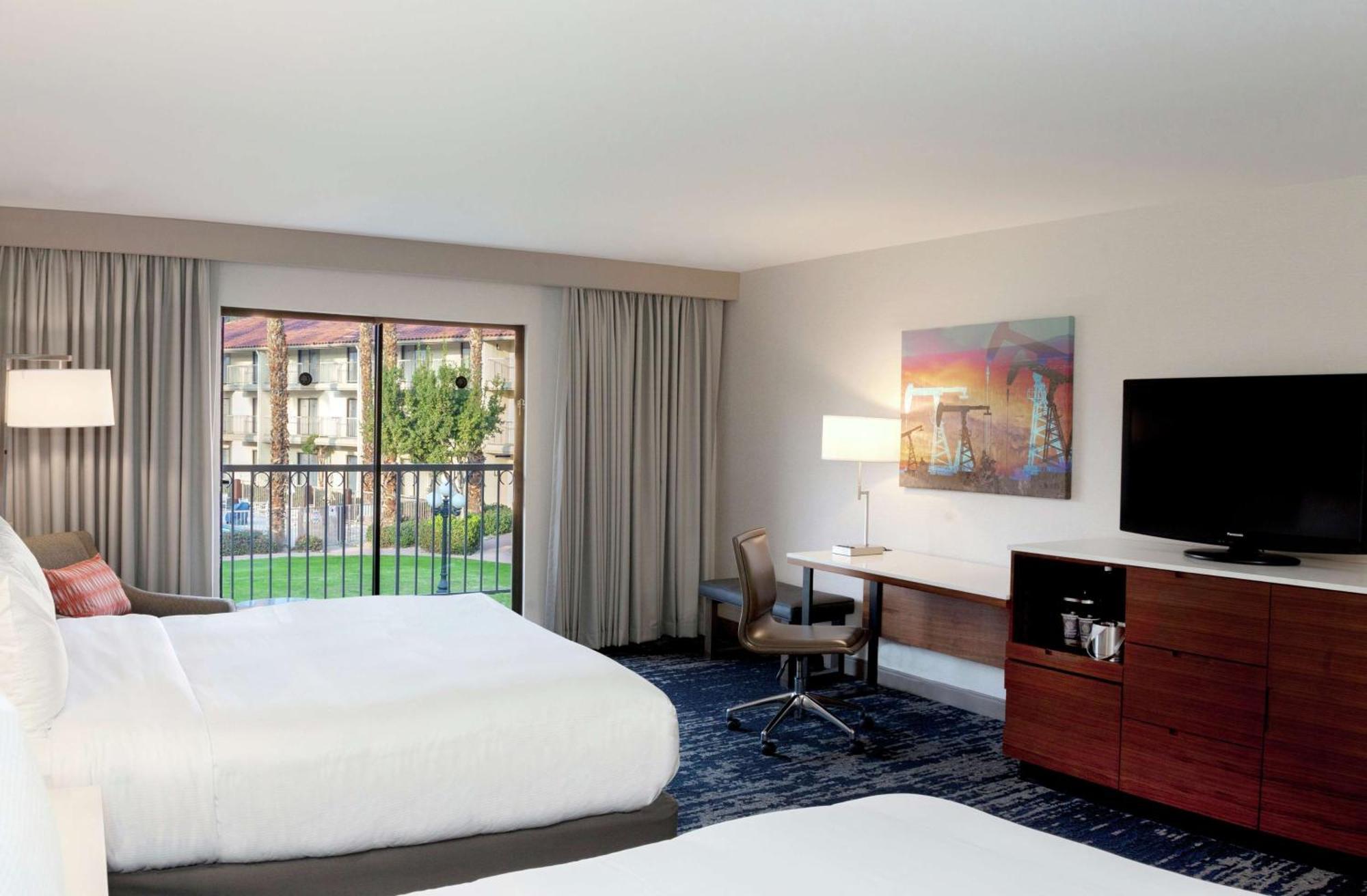 Hotel Doubletree By Hilton Bakersfield Exterior foto
