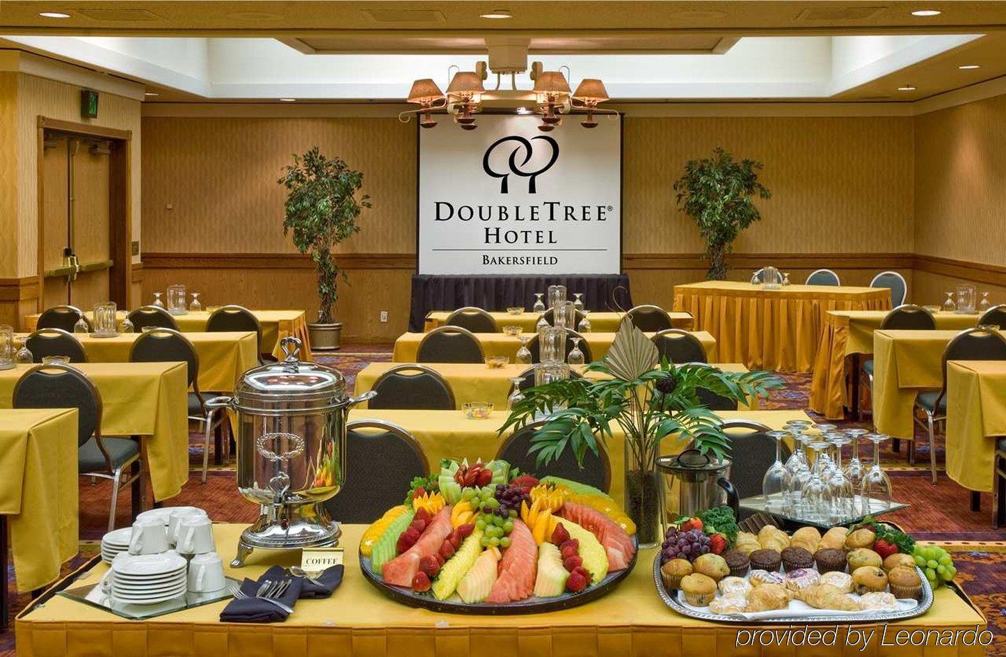 Hotel Doubletree By Hilton Bakersfield Facilidades foto