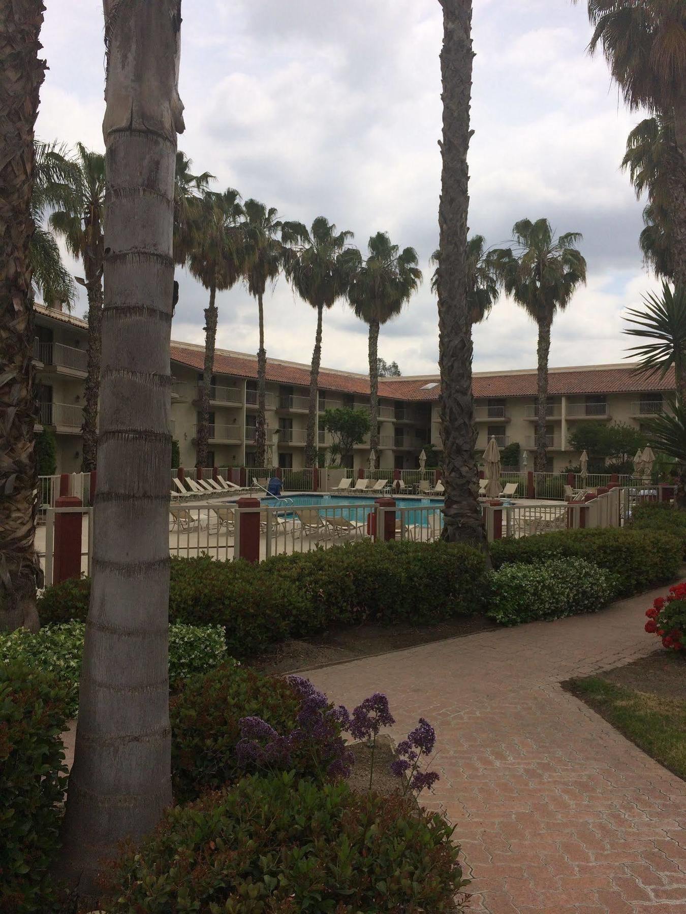 Hotel Doubletree By Hilton Bakersfield Exterior foto